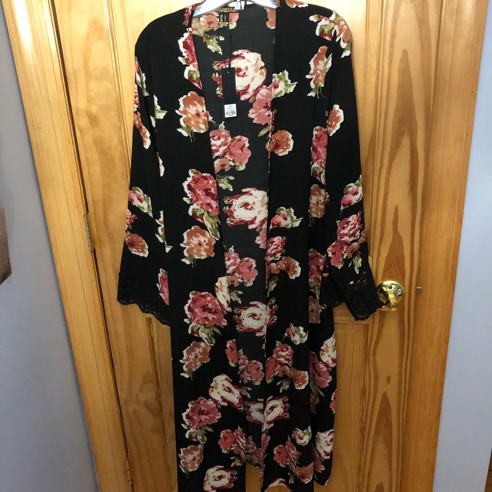 NWT Women’s Floral Kimono
